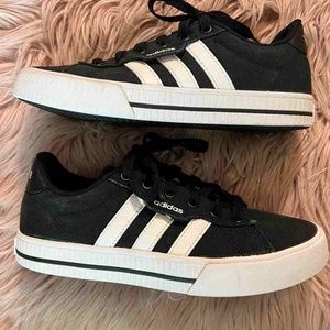 Boys Adidas black and white Daily 3.0 Sz 4